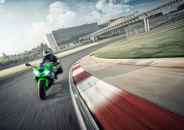 KAWASAKI VENCE COM GRANDE MEDALHA DE OURO EM TRÊS CATEGORIAS NO PRÊMIO MOTO PREMIUM